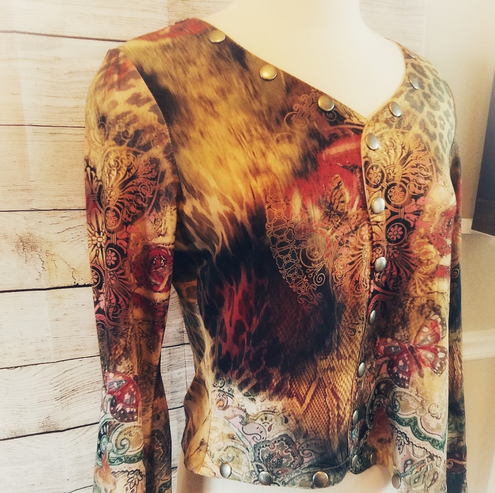 Fun Bono Chic Top with Asymmetrical Hem.M.